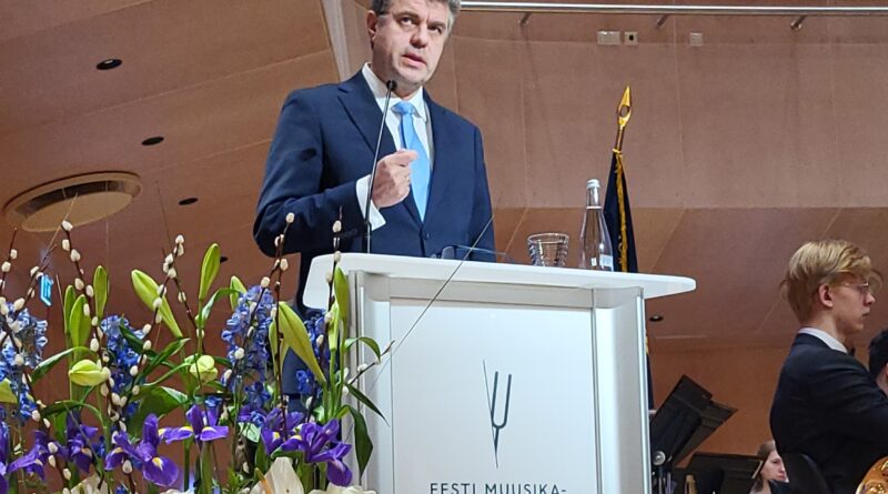 Urmas Reinsalu Vabariigi aastapäeva kõnes: meie kohustus rahvana on anda noortele optimismi